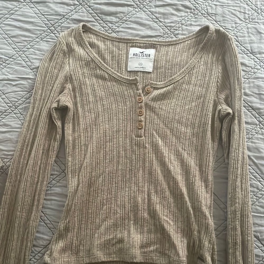 Hollister brown long sleeve top. Size XSmall